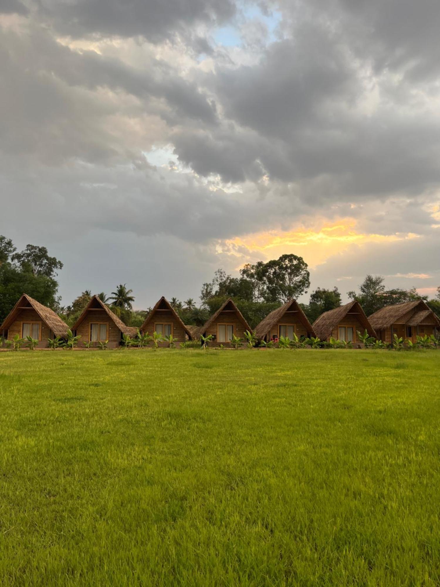 Tropical Hampi Hotel Exterior photo